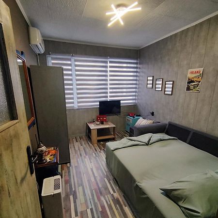 Apartamento Studio Flat In The Center Of Velikotarnovo,Garibaldi Veliko Tárnovo Exterior foto